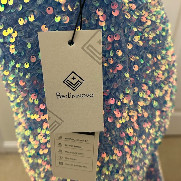 Beautiful brand new prom dress size 4 no alterations. Never worn, only tried on. - Picture 2 of 6